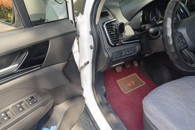 Used Dongfeng Aeolus AX5 2017 1.4T Manual Fun Edition Driver Seat
