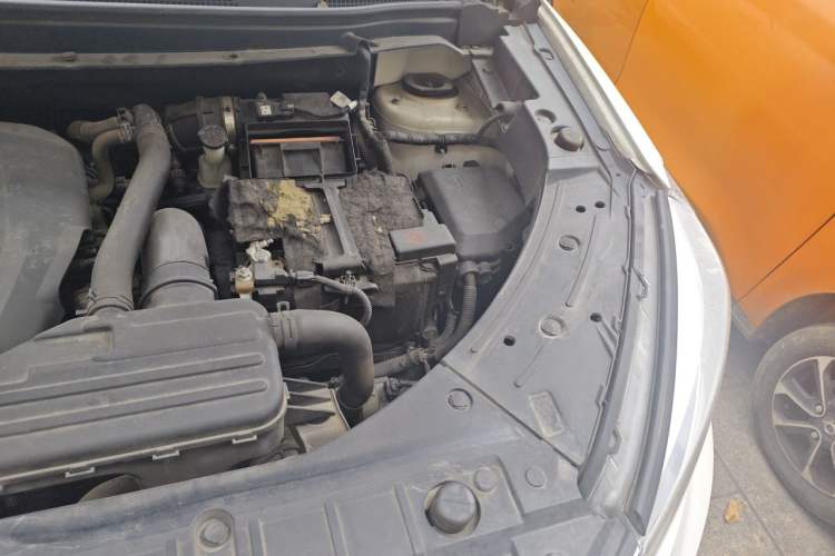 Used Dongfeng Aeolus AX5 2017 1.4T Manual Fun Edition Engine Bay Left
