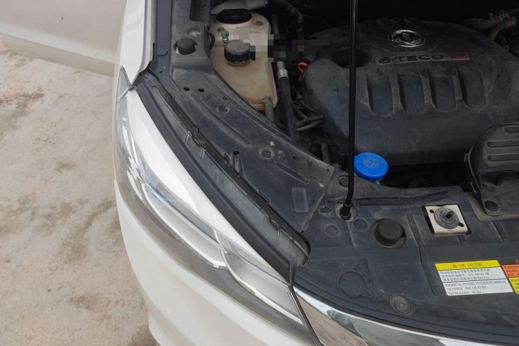 Used Dongfeng Aeolus AX5 2017 1.4T Manual Fun Edition Engine Bay Right