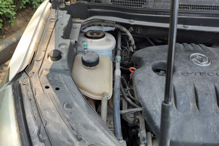 Used Dongfeng Aeolus AX5 2017 1.4T Manual Qushang Model Engine Bay Right