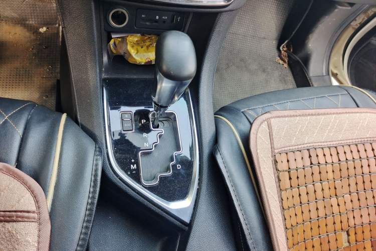 Used Dongfeng Aeolus AX5 2017 1.4T Automatic Fun Edition Gear Lever
