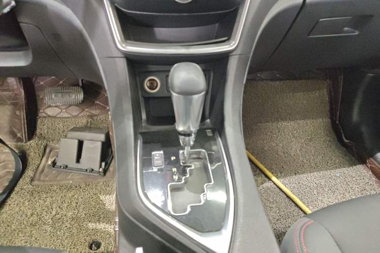 Used Dongfeng Aeolus AX5 2017 1.4T Automatic Qushang Model Gear Lever
