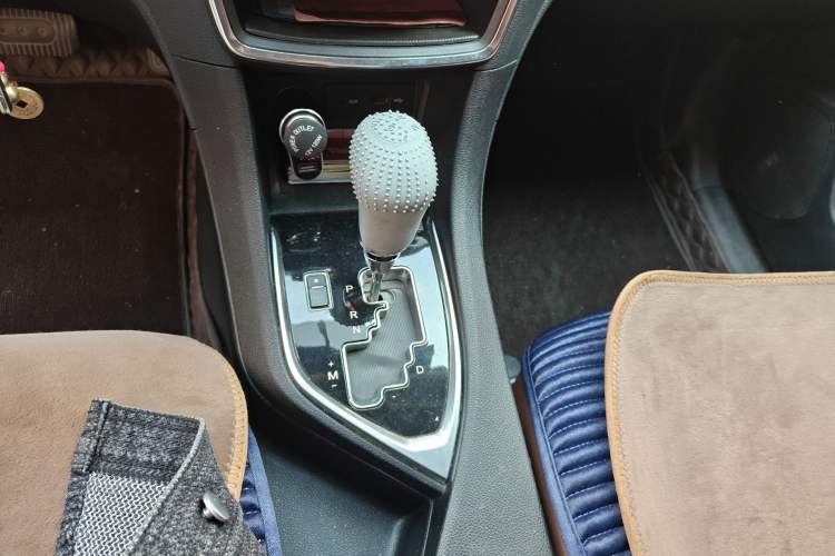 Used Dongfeng Aeolus AX5 2017 1.4T Automatic Qushang Model Gear Lever