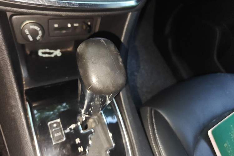 Used Dongfeng Aeolus AX5 2017 1.4T Automatic Fun Edition Gear Lever