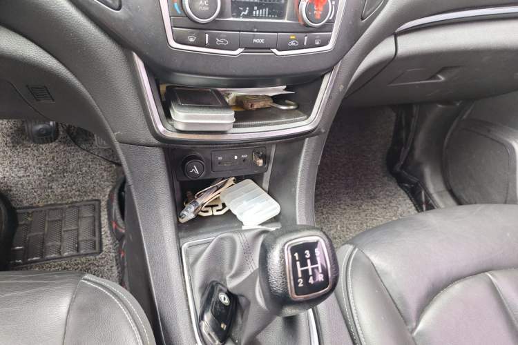 Used Dongfeng Aeolus AX5 2017 1.4T Manual Fun Edition Gear Lever