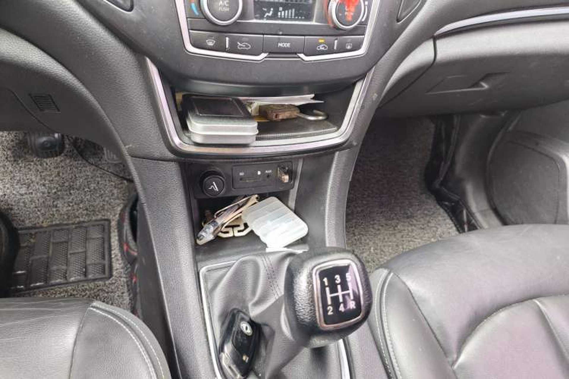 Used Dongfeng Aeolus AX5 2017 1.4T Manual Fun Edition Gear Lever
