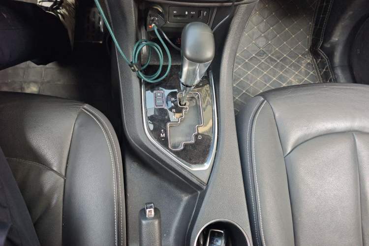 Used Dongfeng Aeolus AX5 2017 1.4T Automatic Qúzūn Model Gear Lever