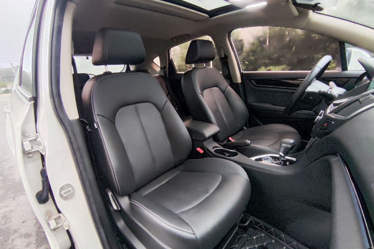 Used Dongfeng Aeolus AX5 2017 1.4T Automatic Fun Edition Headliner