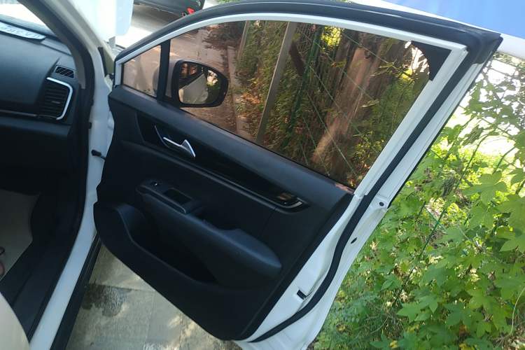 Used Dongfeng Aeolus AX5 2017 1.4T Manual Quyue Model Interior 2
