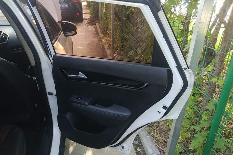 Used Dongfeng Aeolus AX5 2017 1.4T Manual Quyue Model Interior 3