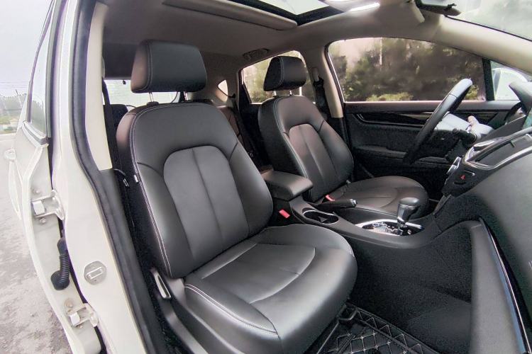 Used Dongfeng Aeolus AX5 2017 1.4T Automatic Fun Edition Interior 4