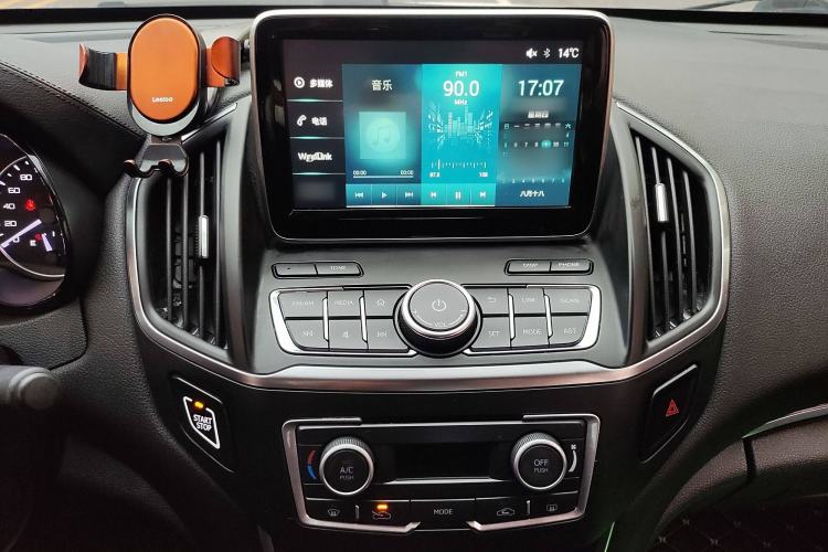 Used Dongfeng Aeolus AX5 2017 1.4T Automatic Fun Edition Interior 6