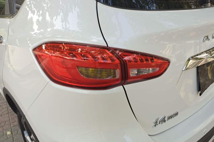 Used Dongfeng Aeolus AX5 2017 1.4T Automatic Qushang Model Left Rear Taillight