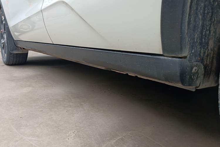 Used Dongfeng Aeolus AX5 2017 1.4T Automatic Qushang Model Left Side Sill