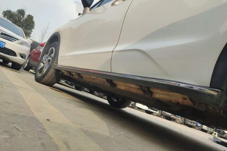 Used Dongfeng Aeolus AX5 2017 1.4T Automatic Qushang Model Left Side Sill