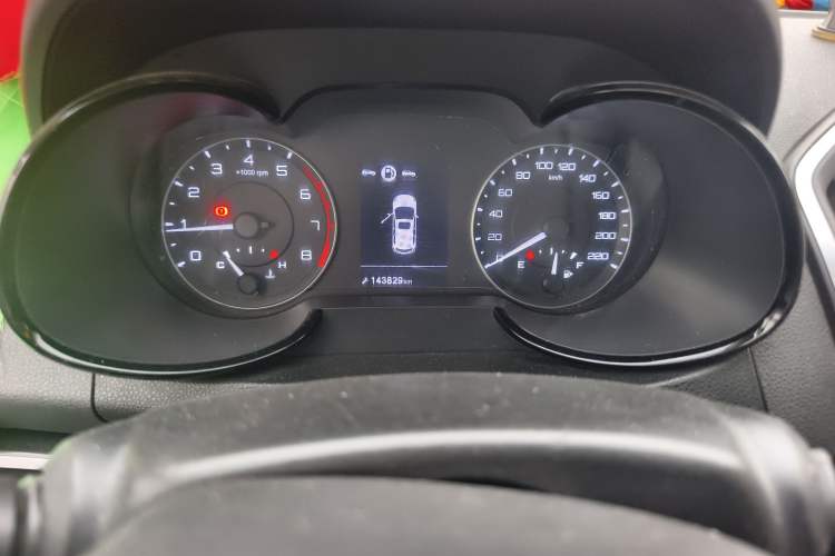 Used Dongfeng Aeolus AX5 2017 1.4T Manual Qushang Model Odometer Close Up