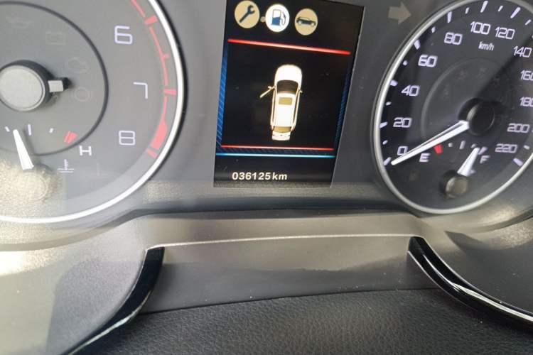 Used Dongfeng Aeolus AX5 2017 1.4T Manual Fun Edition Odometer Close Up
