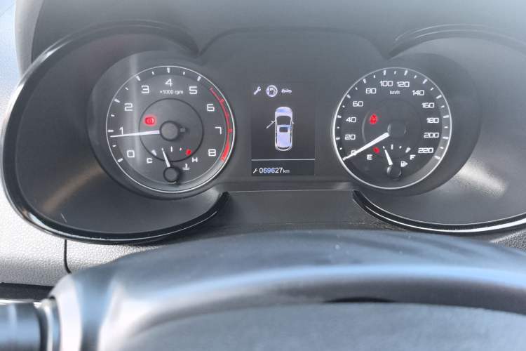 Used Dongfeng Aeolus AX5 2017 1.4T Manual Qushang Model Odometer Close Up