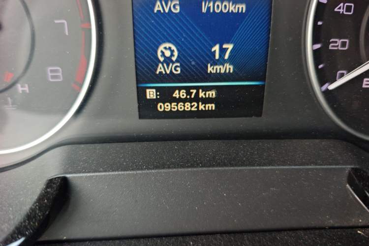 Used Dongfeng Aeolus AX5 2017 1.4T Automatic Qúzūn Model Odometer Close Up