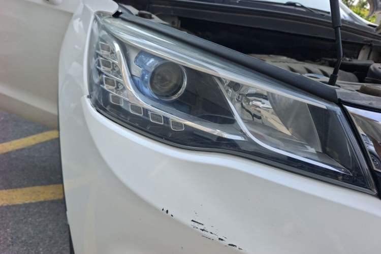 Used Dongfeng Aeolus AX5 2017 1.4T Automatic Qúzūn Model Right Front Headlight