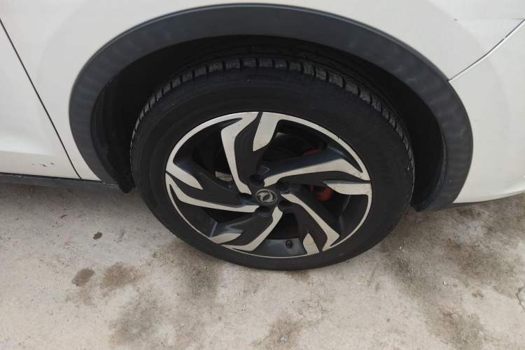Used Dongfeng Aeolus AX5 2017 1.4T Manual Fun Edition Right Front Wheel Hub