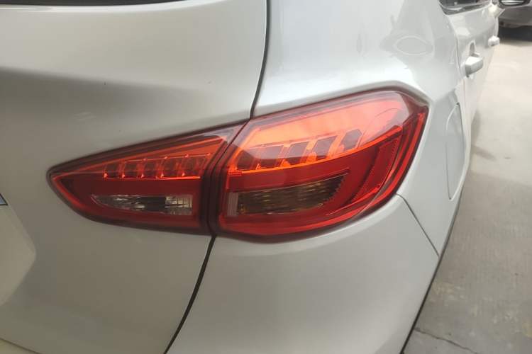 Used Dongfeng Aeolus AX5 2017 1.4T Automatic Fun Edition Right Rear Taillight