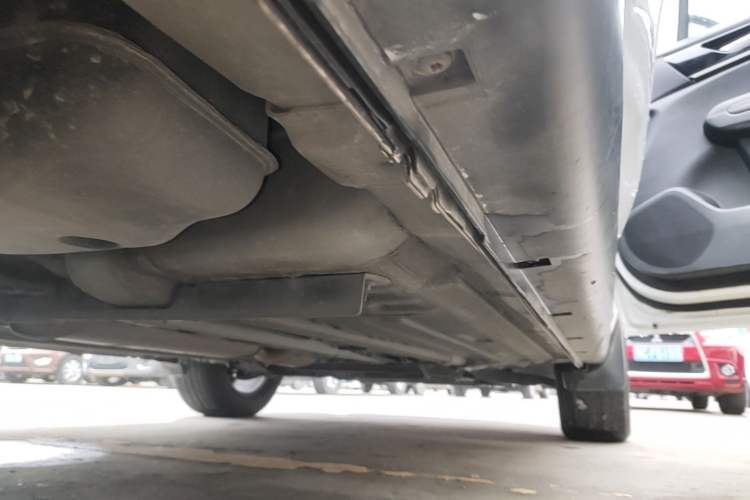 Used Dongfeng Aeolus AX5 2017 1.4T Automatic Quyue Model Right Side Sill