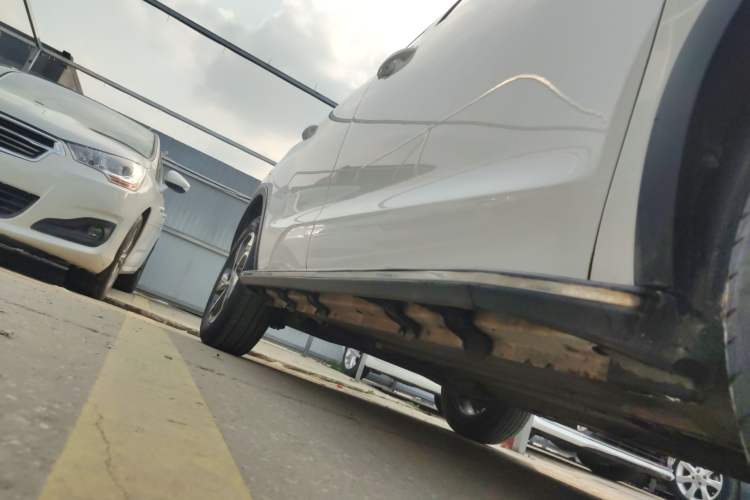 Used Dongfeng Aeolus AX5 2017 1.4T Automatic Qushang Model Right Side Sill