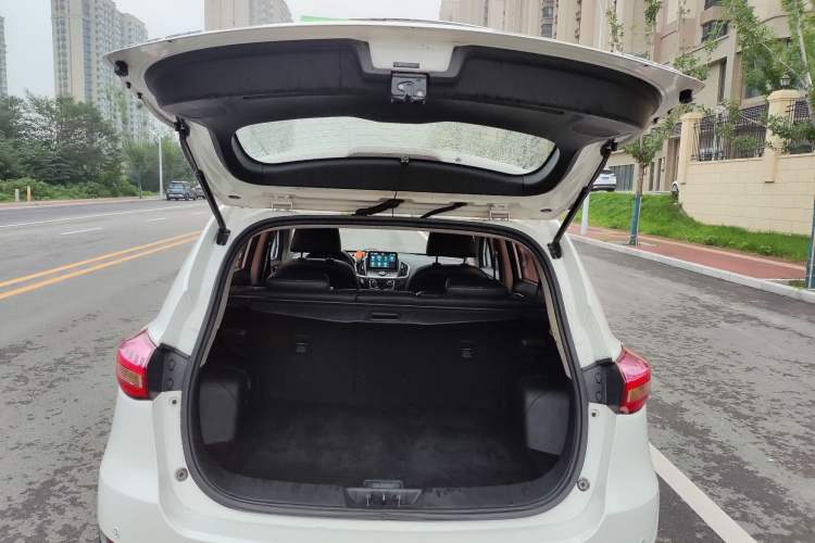 Used Dongfeng Aeolus AX5 2017 1.4T Automatic Fun Edition Trunk