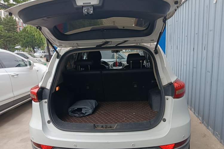Used Dongfeng Aeolus AX5 2017 1.4T Automatic Qushang Model Trunk