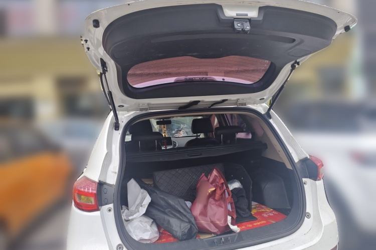 Used Dongfeng Aeolus AX5 2017 1.4T Manual Fun Edition Trunk