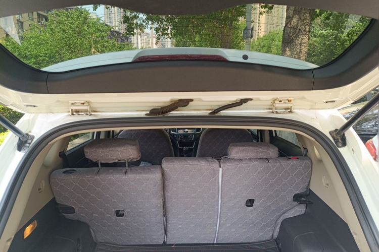 Used Dongfeng Aeolus AX5 2017 1.4T Manual Fun Edition Trunk