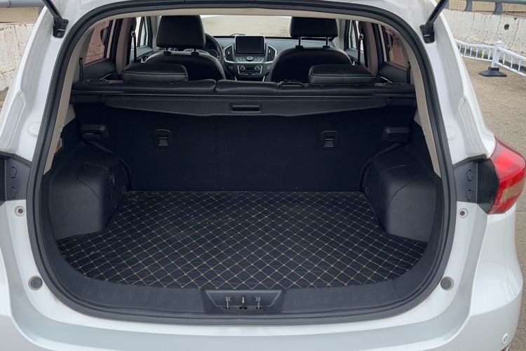 Used Dongfeng Aeolus AX5 2017 1.4T Automatic Fun Edition Trunk
