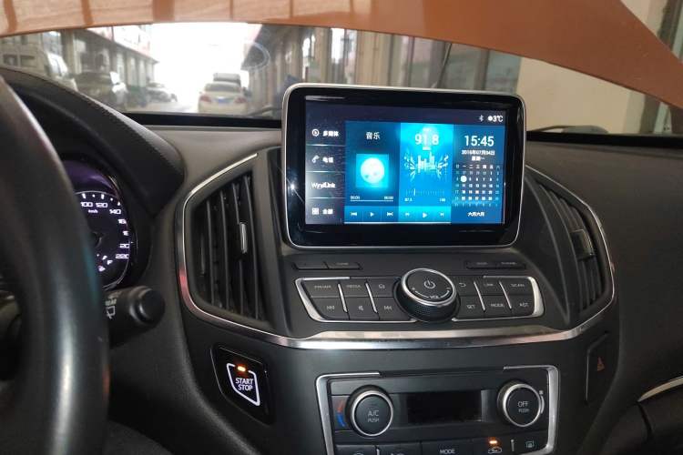 Used Dongfeng Aeolus AX5 2017 1.4T Automatic Fun Edition Audio And AC Panel