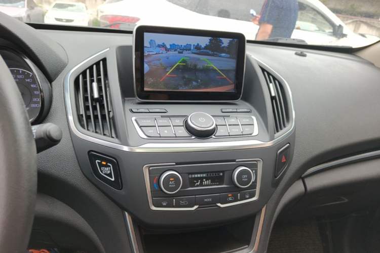 Used Dongfeng Aeolus AX5 2017 1.4T Automatic Quyue Model Audio And AC Panel