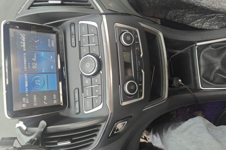 Used Dongfeng Aeolus AX5 2017 1.4T Manual Quyue Model Audio And AC Panel