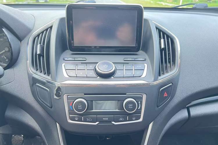 Used Dongfeng Aeolus AX5 2017 1.4T Manual Qushang Model Audio And AC Panel