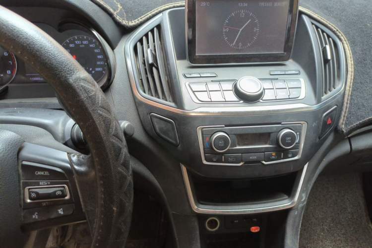 Used Dongfeng Aeolus AX5 2017 1.4T Manual Qushang Model Audio And AC Panel