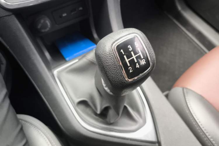 Used Dongfeng Aeolus AX5 2017 1.4T Manual Quyue Model Gear Lever