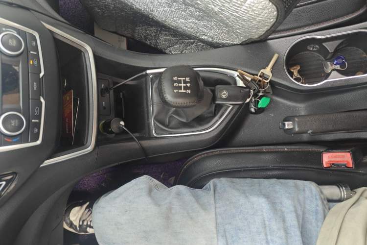 Used Dongfeng Aeolus AX5 2017 1.4T Manual Quyue Model Gear Lever