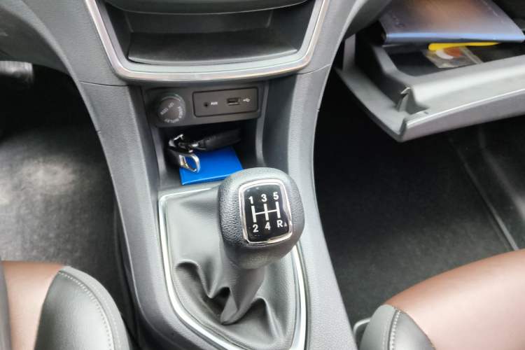Used Dongfeng Aeolus AX5 2017 1.4T Manual Quyue Model Gear Lever