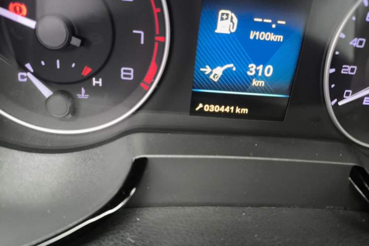 Used Dongfeng Aeolus AX5 2017 1.4T Manual Quyue Model Odometer Close Up