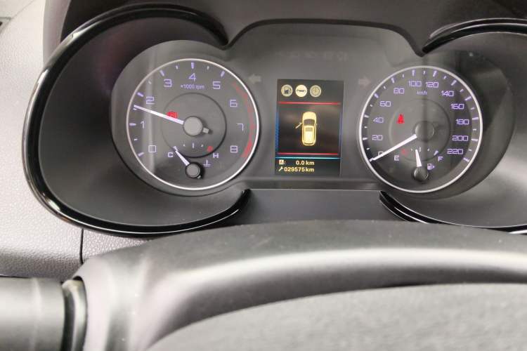 Used Dongfeng Aeolus AX5 2017 1.4T Manual Quyue Model Odometer Close Up