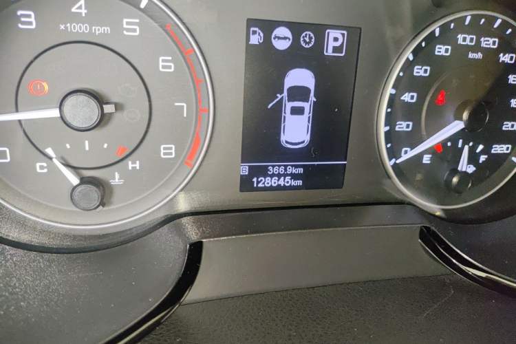 Used Dongfeng Aeolus AX5 2017 1.4T Automatic Qushang Model Odometer Close Up