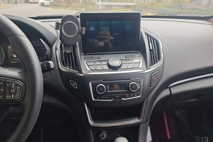 Used Dongfeng Aeolus AX5 2019 1.4T Automatic Zhiyue Model China V Standard Audio And AC Panel