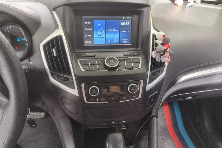 Used Dongfeng Aeolus AX7 2015 2.0L Automatic Zhiyue Version Audio And AC Panel