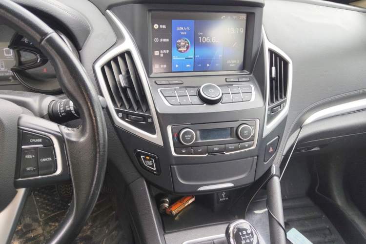 Used Dongfeng Aeolus AX7 2015 2.0L Manual Zhiyi Trim Audio And AC Panel