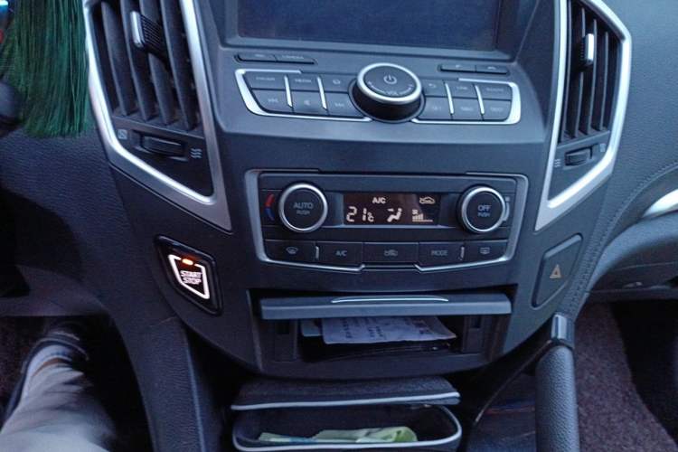 Used Dongfeng Aeolus AX7 2015 2.3L Automatic ZhiZun Version Audio And AC Panel