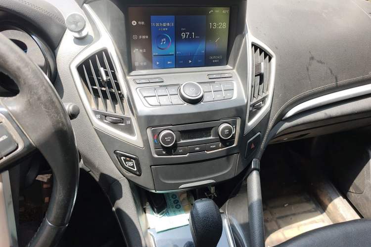 Used Dongfeng Aeolus AX7 2015 2.0L Automatic Zhiyi Trim Audio And AC Panel