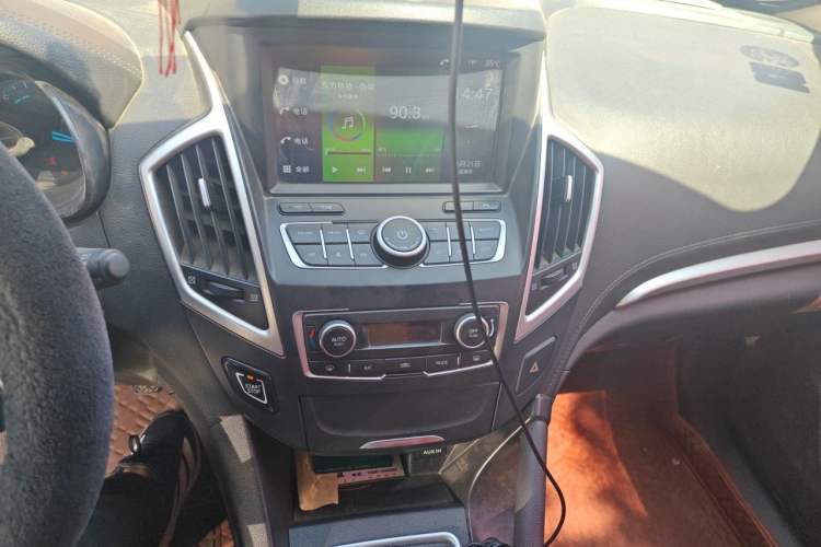 Used Dongfeng Aeolus AX7 2015 2.0L Manual Zhiyi Trim Audio And AC Panel